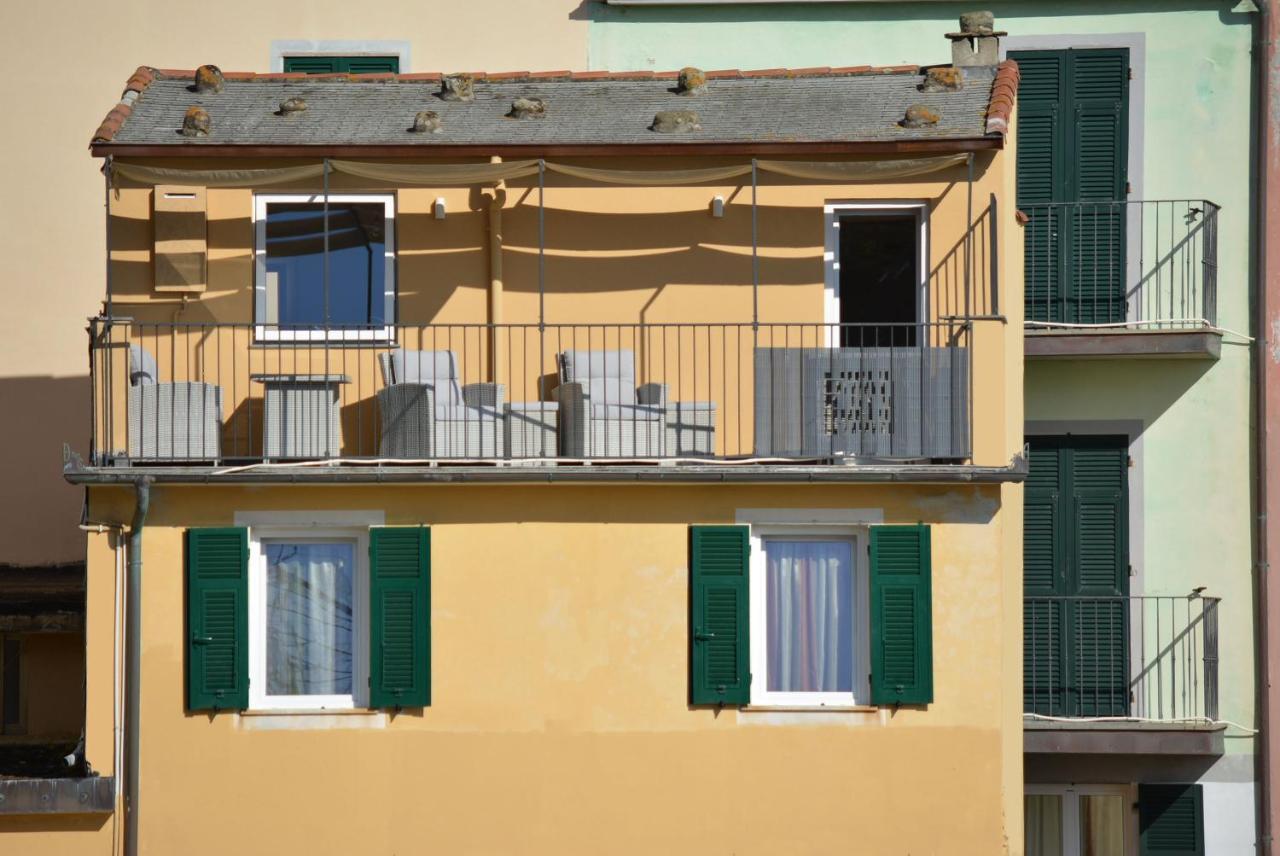 L' Attico Giallo Oro Di Giulia マナローラ エクステリア 写真